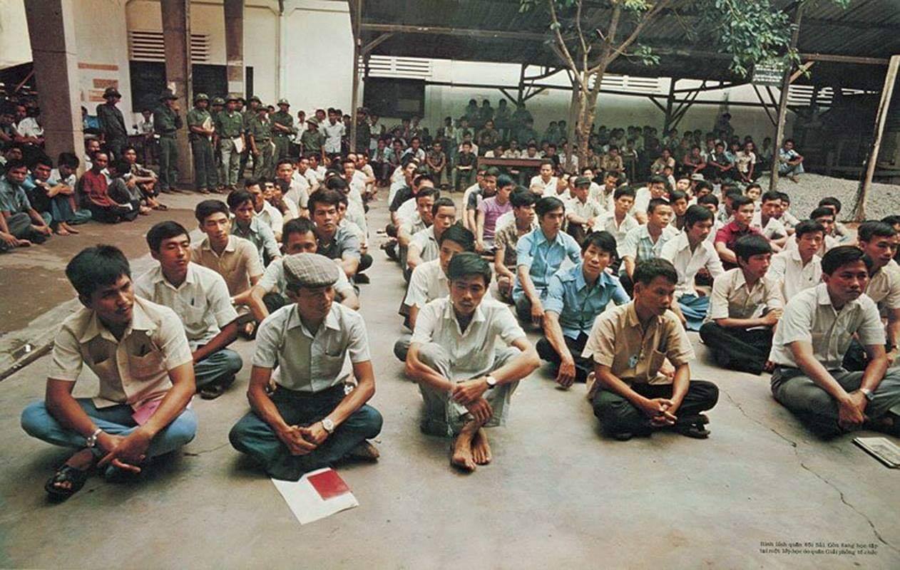 Read The Fall of Saigon 1975: A South Vietnamese Military Physician Remembers